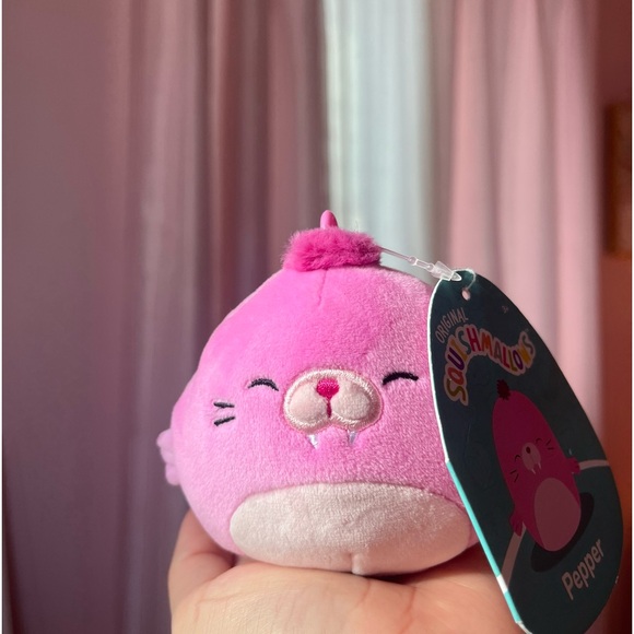 3.5 squishmallows™ pepper  clip-on NWT - Picture 2 of 4